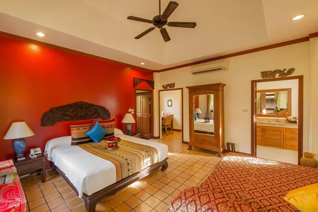 Gold, Upstairs, Forest, King Bed, Forest View, Sofa، Rabbit Resort 1/5