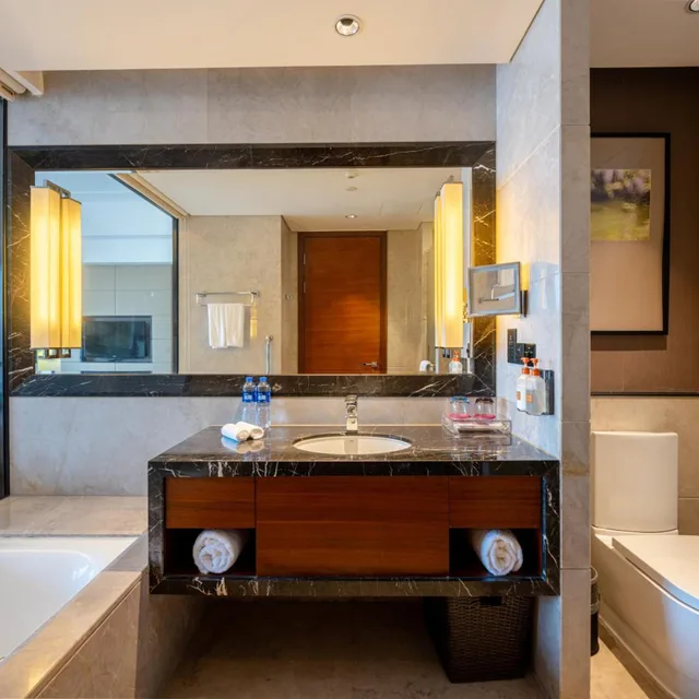 غرفة قياسية بسريرين منفصلين بإطلالة على البحيرة، CROWNE PLAZA WUXI TAIHU 6/6
