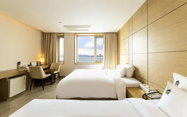 غرفة قياسية بسرير مزدوج وسرير فردي بإطلالة على البحر، Benikea The Bliss Hotel 3/4