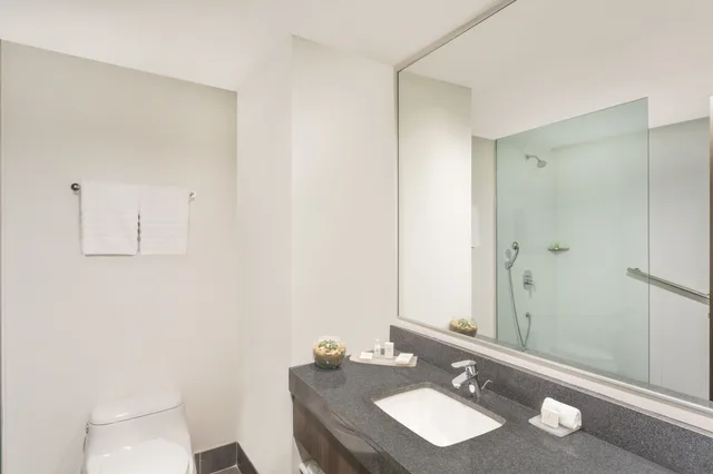 غرفة بسريرين مزدوجين بإطلالة على النهر، Wyndham Guayaquil Puerto Santa Ana 6/6