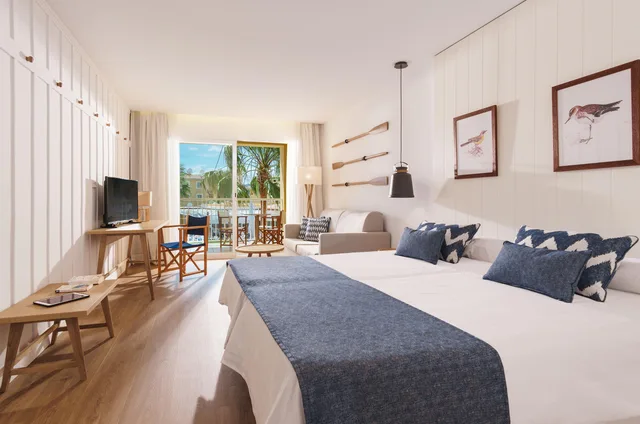 Junior Suite, Twin Beds, Sofa, Balcony, Club Del Sol 2/5