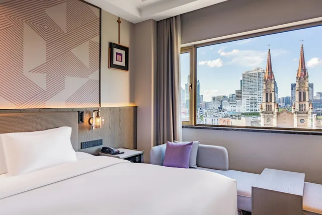 غرفة قياسية بسرير كينج بإطلالة على المدينة، Crowne Plaza City Center Ningbo 2/7