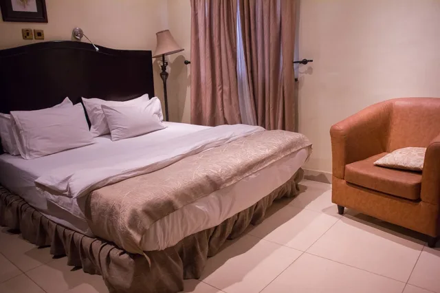جناح ملكي بسرير كينج، Tivoli Residence & Bar 2/3