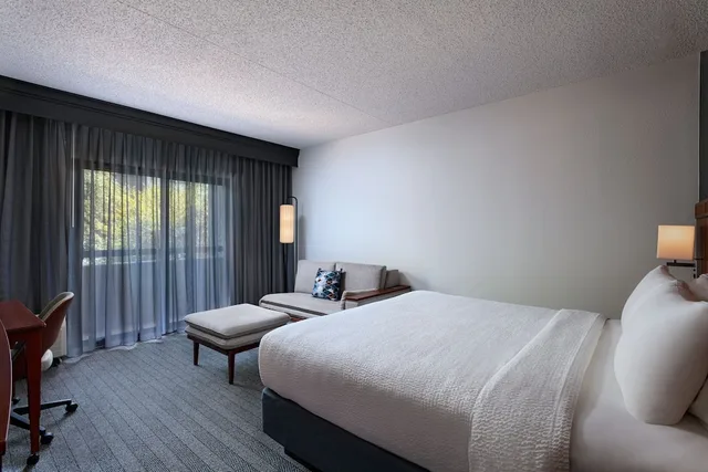 غرفة بسرير كينج، Courtyard Dallas Plano Parkway At Preston Road 1/5