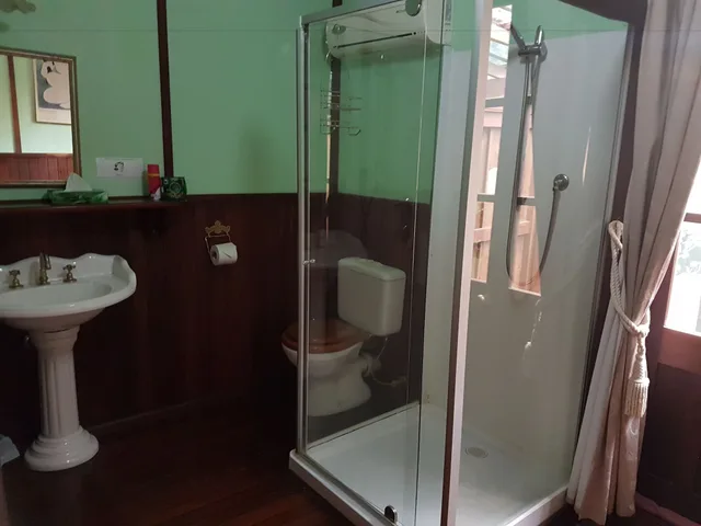 Courtyard, Queen Bed، Bridgefield Guest House 4/5