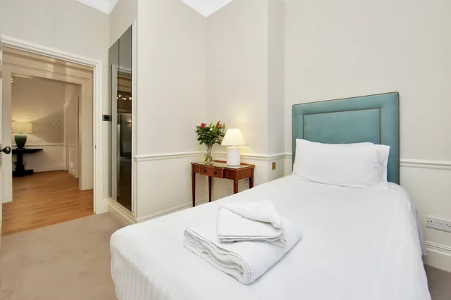 3 Bedrooms, Suite, No 1 The Mansions By Mansley 1/5