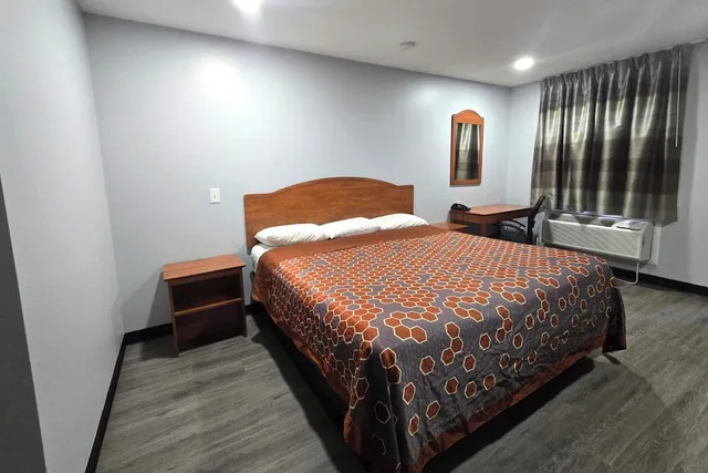 غرفة بسرير كينج، Stay Inn Checotah near Eufaula Lake 8/10