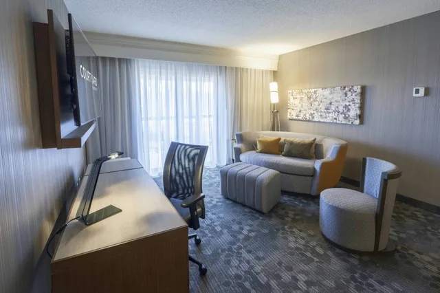جناح، Courtyard by Marriott Cleveland Willoughby 1/3
