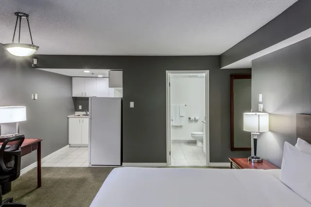 استوديو بسريرين كوين بمطبخ صغير، Hotel Faubourg Montreal 9/9
