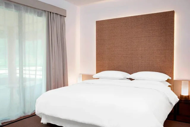جناح بسريرين مزدوجين بإطلالة على الحديقة بشرفة بـ3 غرف نوم، Sheraton New Caledonia Deva Resort & Spa 1/2