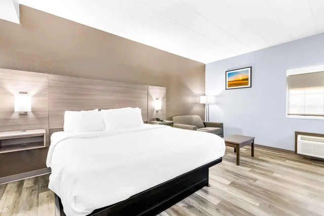غرفة بسرير كينج، Quality Inn Lawrenceburg, TN 1/6