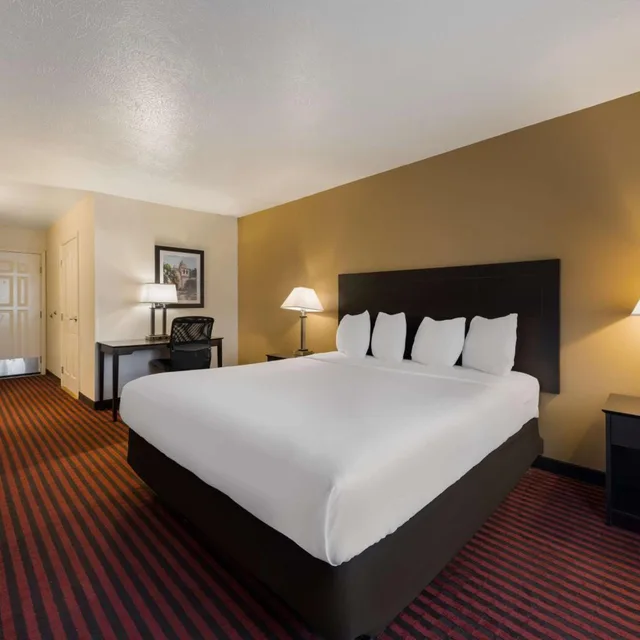 Room, King Bed, Accessible, Best Western Salinas Valley Inn & Suites 1/8