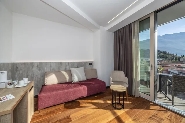 جناح بإطلالة على البحيرة بشرفة، Hotel Garda 6/10