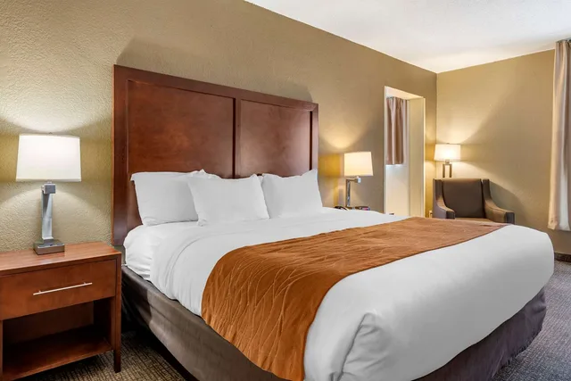 جناح بسرير كينج، Comfort Inn Madison, IN 1/3