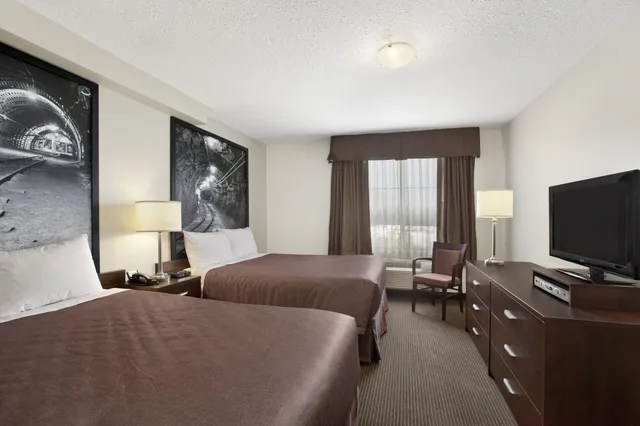 Upgrade, Standard, 2 Queen Beds، Super 8 Red Lake On 2/3
