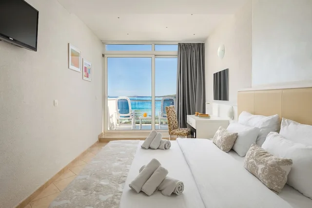 غرفة قياسية بسرير مزدوج أو سريرين منفصلين بإطلالة على البحر بشرفة، Hotel Mimosa - Lido Palace 1/10