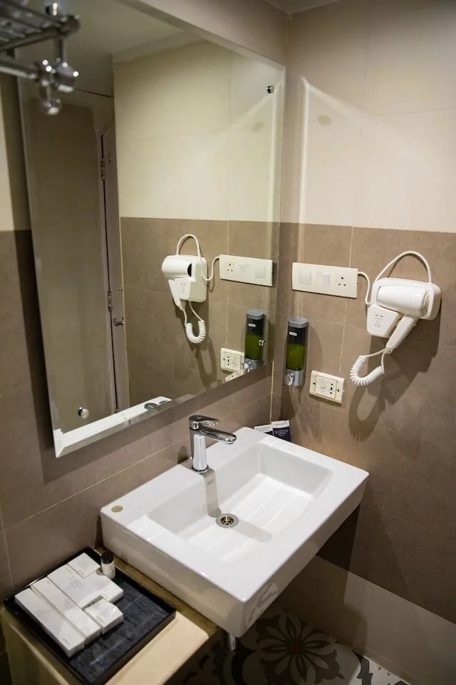 غرفة ديلوكس بسرير مزدوج، Grand Continent Secunderabad A Sarovar Portico Affiliate Hotel 4/5