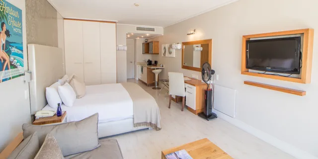 Studio, King Bed, New Wing، Harbour House Hotel 5/10