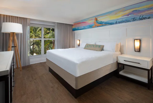 غرفة بسرير كينج، Margaritaville Beach House Key West 1/4