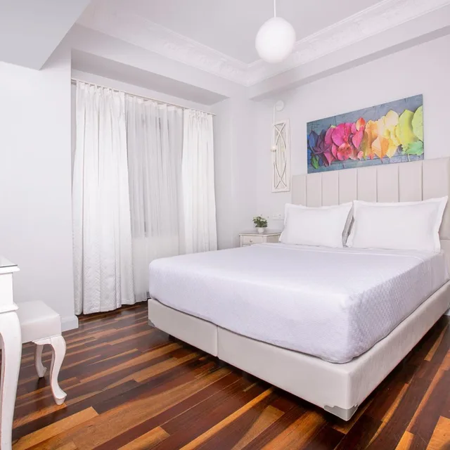 غرفة بسرير مزدوج بإطلالة على البحر، Ascot Hotel 1/1