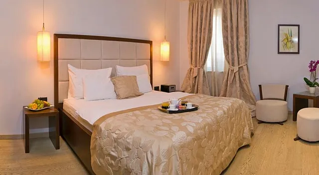 غرفة ديلوكس بسرير كينج، Marmont Heritage Hotel 3/9