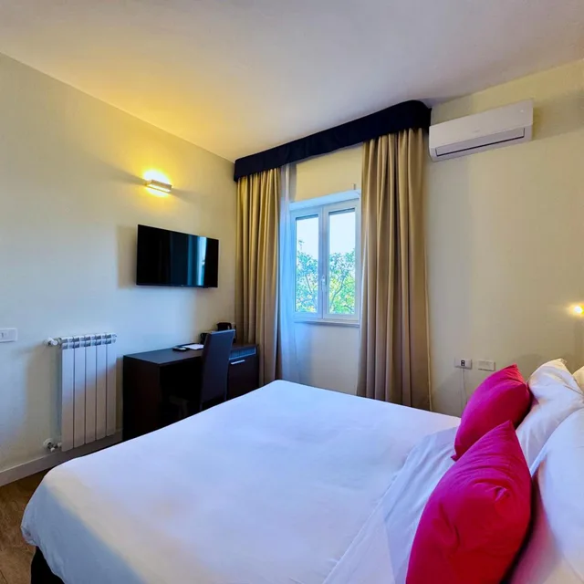 غرفة قياسية بسرير مزدوج أو سريرين منفصلين بإطلالة على الحديقة، Hotel La Pergola Sorrento 3/10