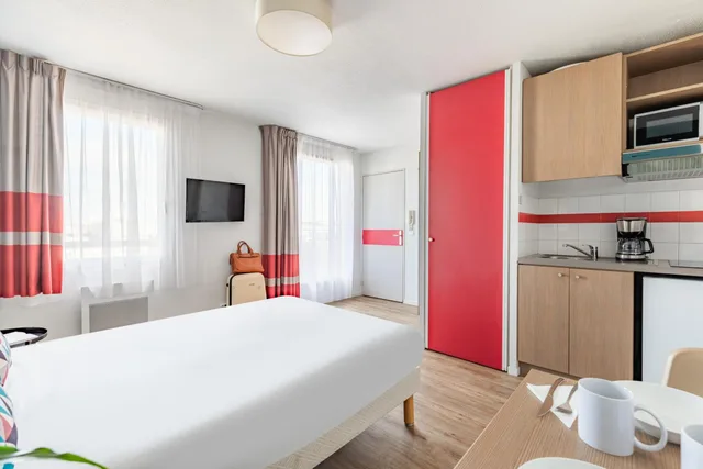 studio superior with private terrace، Appart City Classic Paris La Villette 2/10