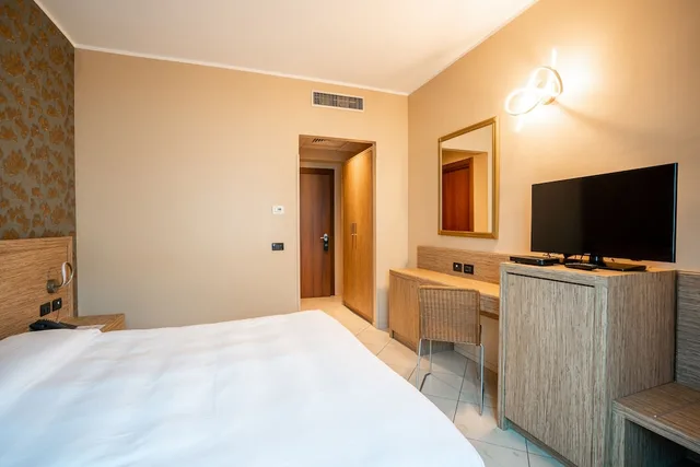 غرفة ثلاثية بسرير مزدوج وسرير فردي، Hotel Parisi 2/8