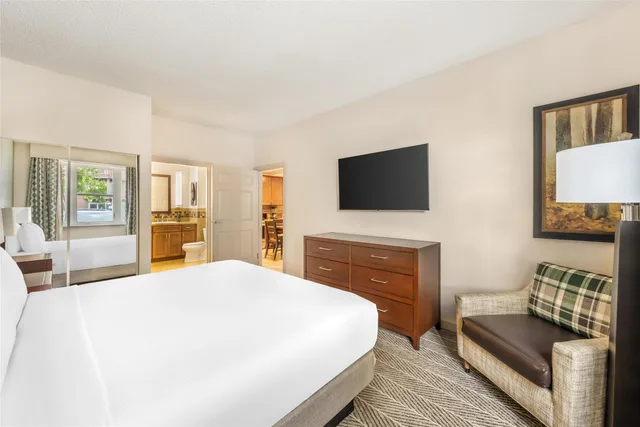 غرفة بسرير كينج بغرفة نوم واحدة بحوض استحمام لذوي الإعاقة، Hilton Vacation Club Lake Tahoe Resort South 3/7