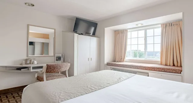 غرفة قياسية بسرير كوين لذوي الإعاقة، SureStay Hotel by Best Western Christiansburg Blacksburg 2/5
