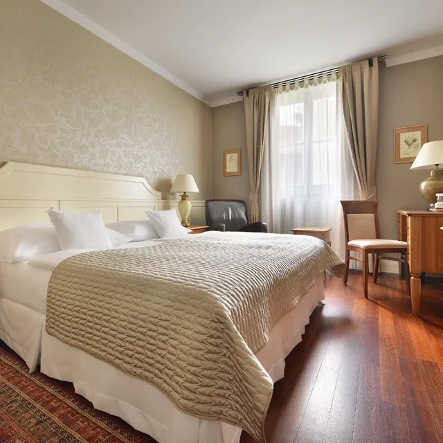 غرفة بريميوم بسرير مزدوج، Marrol S Hotel 1/9