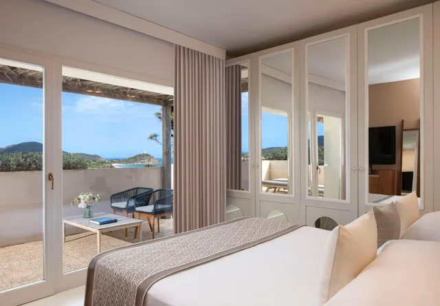 جناح، Baia di Chia Resort Sardinia, Curio Collection by Hilton 6/9