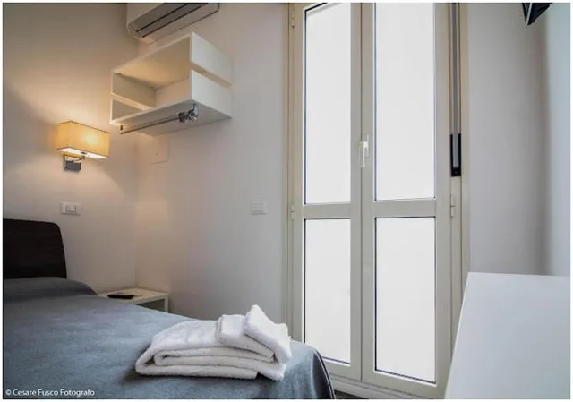 غرفة بسرير مزدوج بإطلالة على البحر، Hotel Caraibi 1/6