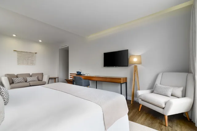 جناح جونيور بشرفة، Jupiter Marina 3/8