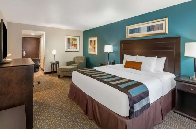 غرفة بسرير كينج، Wingate By Wyndham St George 2/5