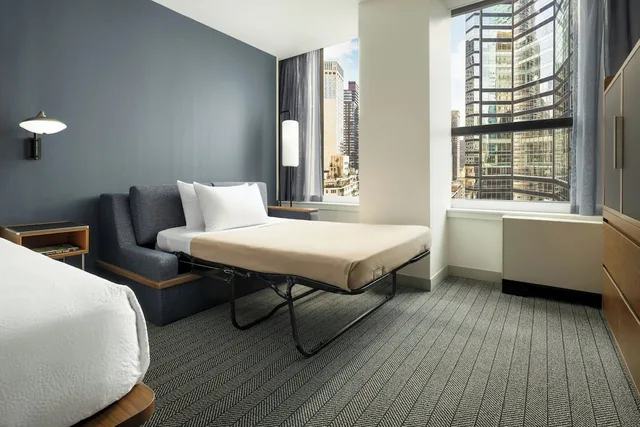 Deluxe, King Bed, Sofa, Courtyard New York Manhattan/Midtown East 2/10