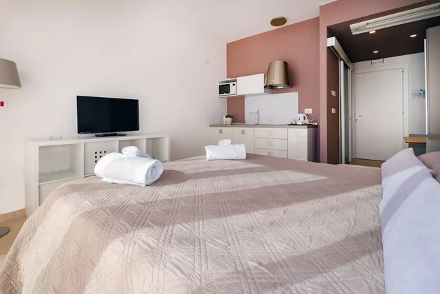 Classic, Double Bed, Sofa, Zeus Residence Hotel 1/4