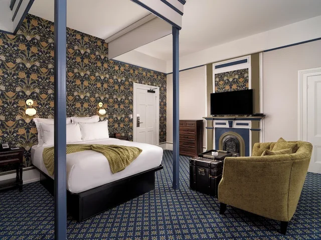 غرفة سيغنتشر بسرير كوين، Pendray Inn and Tea House 2/5