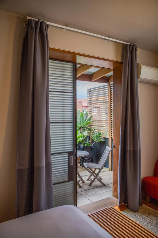 غرفة بسرير كوين بشرفة، Dive Hotel Coogee Beach 4/5