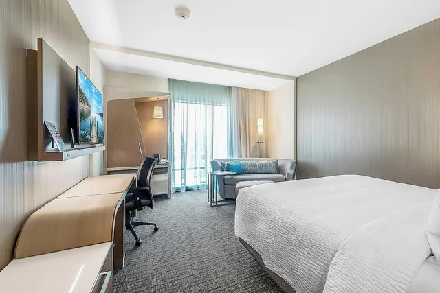 غرفة بسرير كينج لذوي الإعاقة، Courtyard By Marriott Longview North 2/5