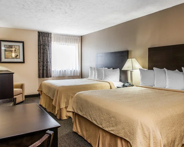 غرفة قياسية بسريرين كوين، Quality Inn Suites Mattoon 5/7