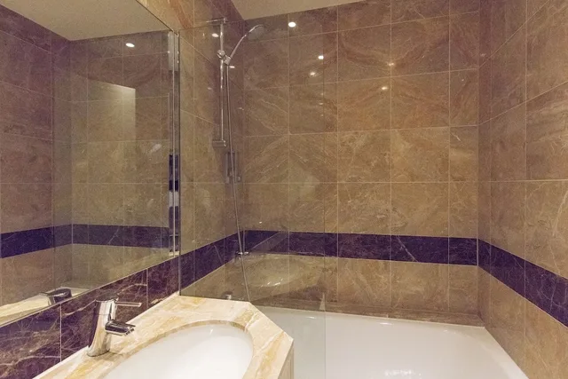 غرفة قياسية بسرير مزدوج بحوض استحمام، Hotel Saint Germain 10/10