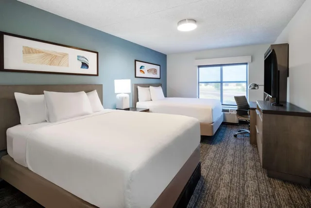 جناح بسريرين كوين بغرفة نوم واحدة مع أريكة لذوي الإعاقة، Hyatt House Colorado Springs Airport 1/5