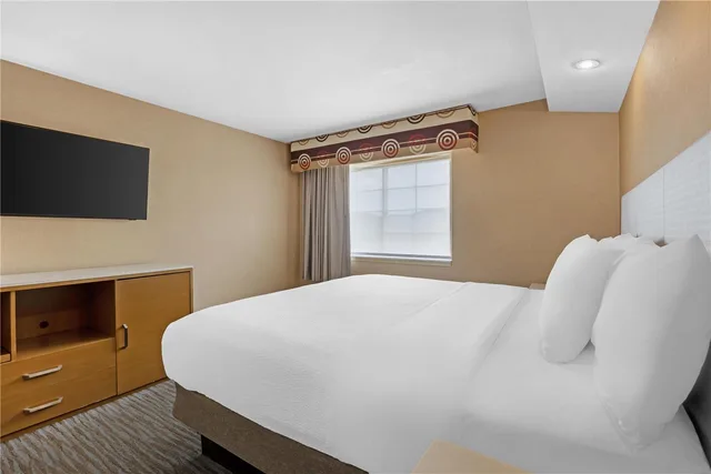 Room, King Bed, Accessible, Best Western Cooperstown Inn & Suites 4/7