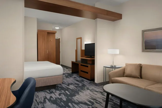 جناح بسرير كينج مع أريكة لذوي الإعاقة، Fairfield Inn & Suites The Dalles 2/3