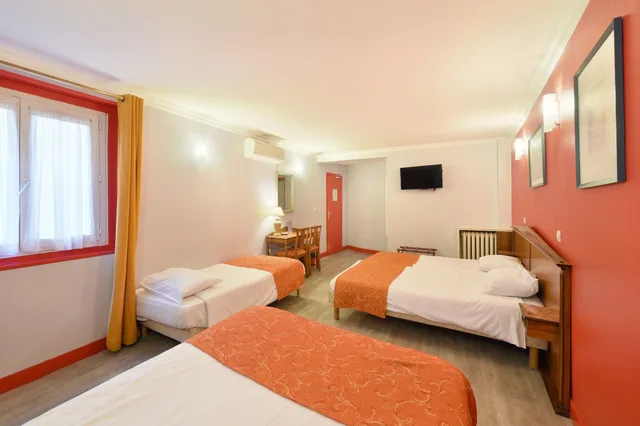 Family, 1 Double and 3 Single Beds، Hotel Richmond 4/10
