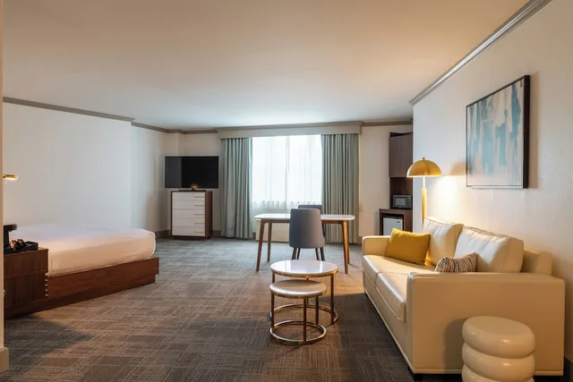 جناح بسرير كينج مع أريكة لذوي الإعاقة، Comfort Inn and Suites Near Burke Mountain Saint Johnsbury, VT 4/10