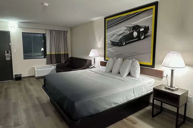 غرفة بسرير كينج، Super 8 by Wyndham Kannapolis 2/2