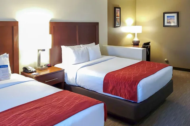 Room, 2 Queen Beds, Accessible, Comfort Inn & Suites Tempe Phoenix Sky Harbor Airport 3/4