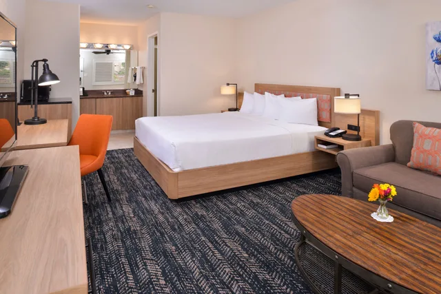 جناح استوديو بسرير كينج مع أريكة، La Fuente Inn Suites 4/5